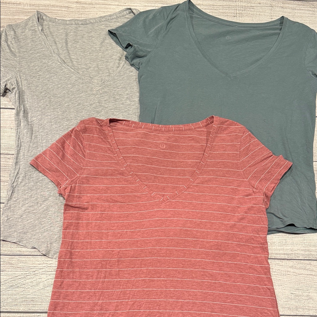 Women’s Lululemon V-Neck Short Sleeve Tees Lot Of 3 Ptp 18-19”